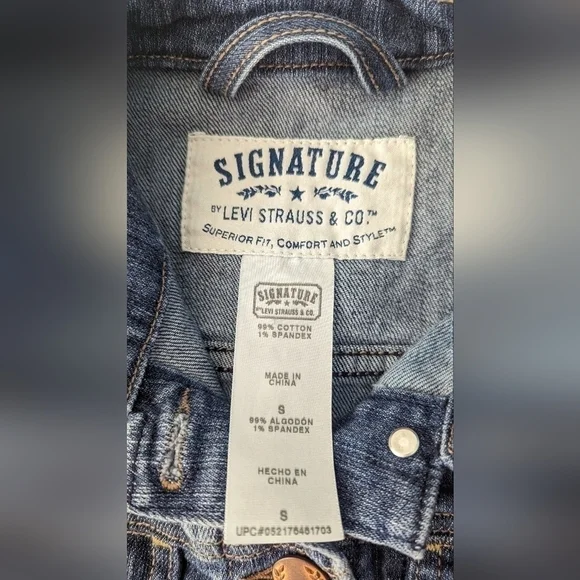 Levis Signature Women’s Jean Jacket Size S - Picture 8 of 16